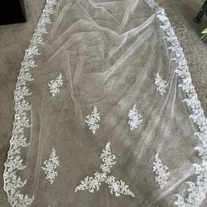 Delicate White Long Floral Lace Veil